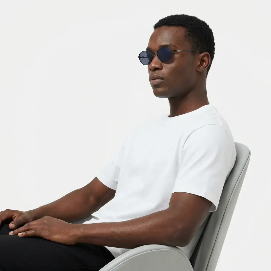 Accessories lifestyle image: sunglasses model